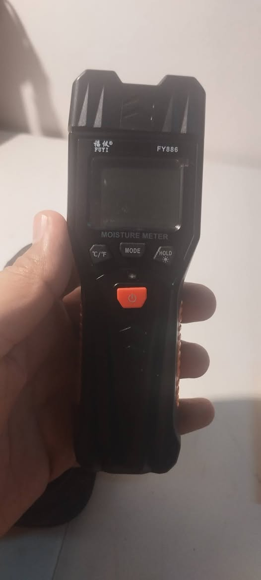 جهاز قياس الرطوبة الرقمي FUYI، جهاز قياس رطوبة الخشب، مزود بـ 7 أوضاع وإضاءة خلفية LCD ووظيفة تثبيت البيانات، مناسب للأخشاب والنباتات والأسمنت، نطاق القياس من 0.0% إلى 60.0%
بفضل الأداء المستقر والاستجابة السريعة، فهو موثوق به للمقاولين والنجارين وأصحاب المنازل لقياس نسبة الماء الموجودة في معظم أنواع الخشب والخيزران والورق وما إلى ذلك.
يأتي مع 7 أوضاع لقياس رطوبة 7 أنواع من المواد.
يأتي مزودًا بلوحة معايرة ووظيفة معايرة يدوية للكشف عن حالة عمل مقياس الرطوبة.
يمكن قياس درجة حرارة البيئة بوحدتي قياس درجة الحرارة (℃ و ℉).
المسبار محمي جيدًا بغطاء بلاستيكي، وليس من السهل إتلافه


**إذا كنت صاحب هذا الإعلان وتريد حذفه لأي سبب، رجاءا أرسل رسالة إلى الدعم الفني**