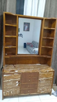 ميز تواليت • نضيف الحال • واسط