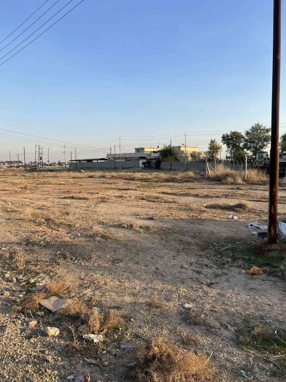 السلام عليكم قطعه ارض للبيع المساحه ٣٠٠ متر الواجهيه ١٥ والنزال ٢٠ الموقع بوب الشام بستان بشار الاستفسار الاتصال على الرقم ***********
