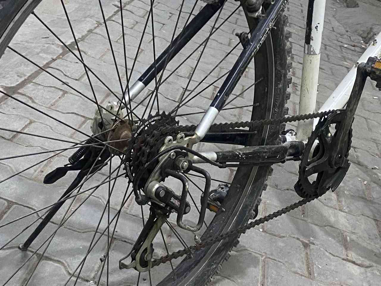 بايسكل باله نضيف ستخدام قليل
حجم 26السعر 100بغداد الكاظمية 
*********** واتساب
