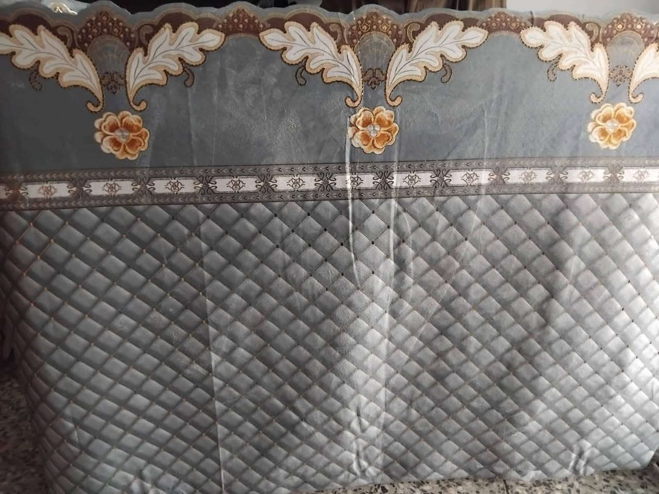 مفرش تخم امتار شانيل مذهب سعر المتر الفين 
عنوان سبع البؤر شارع بلقيس مقابيل جمله حسين


**إذا كنت صاحب هذا الإعلان وتريد حذفه لأي سبب، رجاءا أرسل رسالة إلى الدعم الفني**