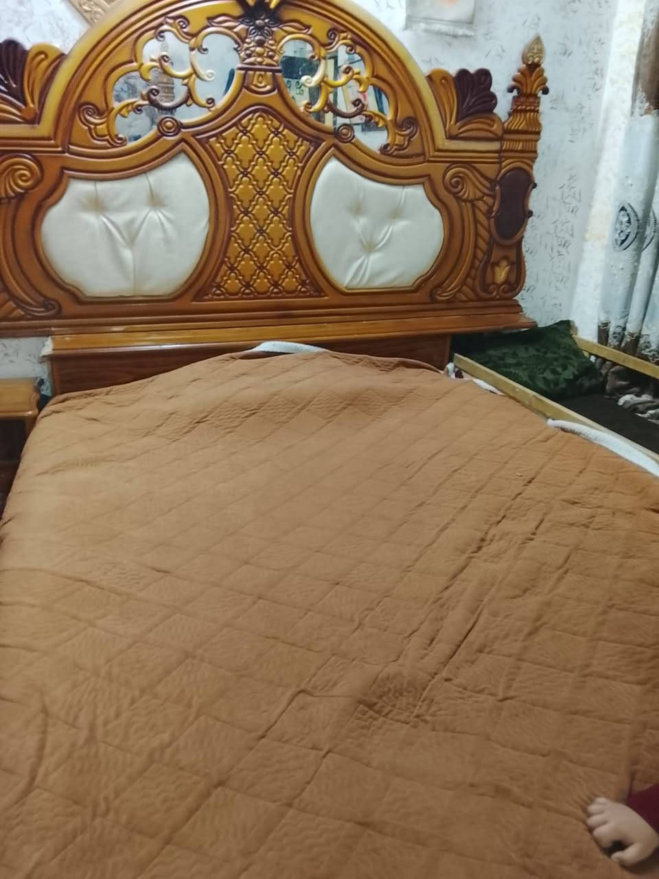 السلام عليكم عندي غرفه للبيع كنتور ابو ٦ نظيف والباقي كما موضح بلصور وسعرها 400 مكاني بغداد ***********
