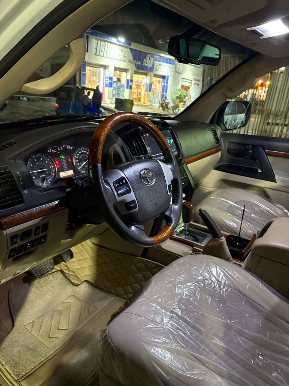 للبيع لاندكروز 14 باسمي رقم بغداد كفاله عامه عدا الدعاميه الامايه مبدله فول موصفات 1/1 سياره جاهزه مابيها كل نقص السعر 390 عنوان بغداد جديد التافصيل اكثر هاتف ***********
