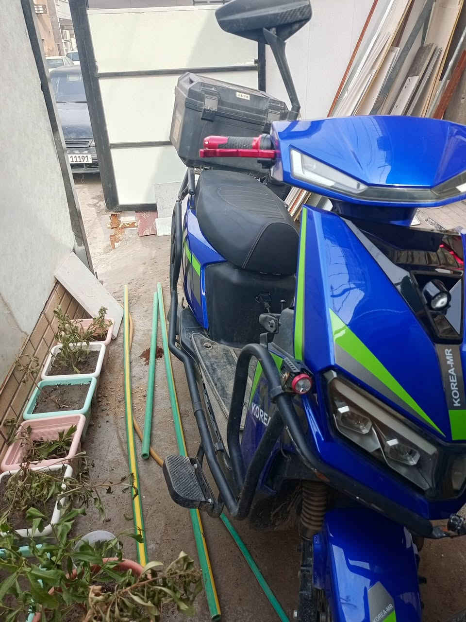 دراجة شحن سكنس
السلام عليكم اخواني يشهد الله مكان ماعندي الهة 

دراجة اخت الجديدة مابيهة شخط
6بطاريات عل فحص 
الملف 2500
كلشي بيها شغال وعلى الوكالة 
سماعات بلوتوث 
بصمتين اسويجين 
نضام بك خلفي 
السعر ٨٥٠ وبيها مجال 
***********بي وات ساب
