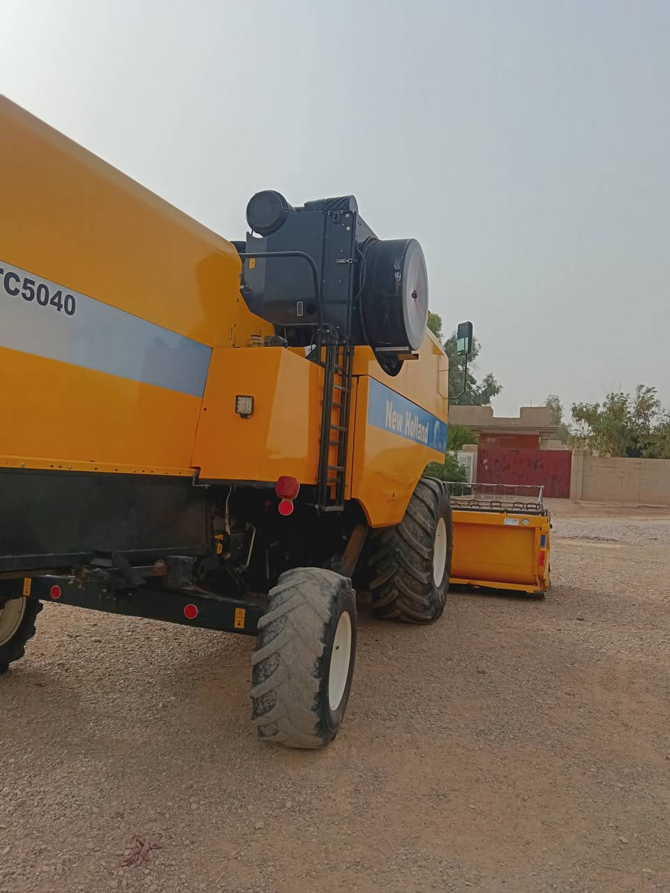 حاصود للبيع موديل 20 مشتغل 3100 ساعه سعر على خاص ***********
