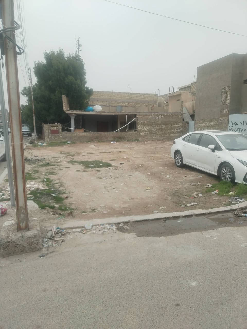 قطعه للبيع ٣٥١.٥م ركن مربع الكهرباء جبهه ١٨م ونزال ١٩.٥ م الصفا للعقار ابو ايهاب هاتف *********** السيديه شارع المدارس الملكيه هاتف ***********
