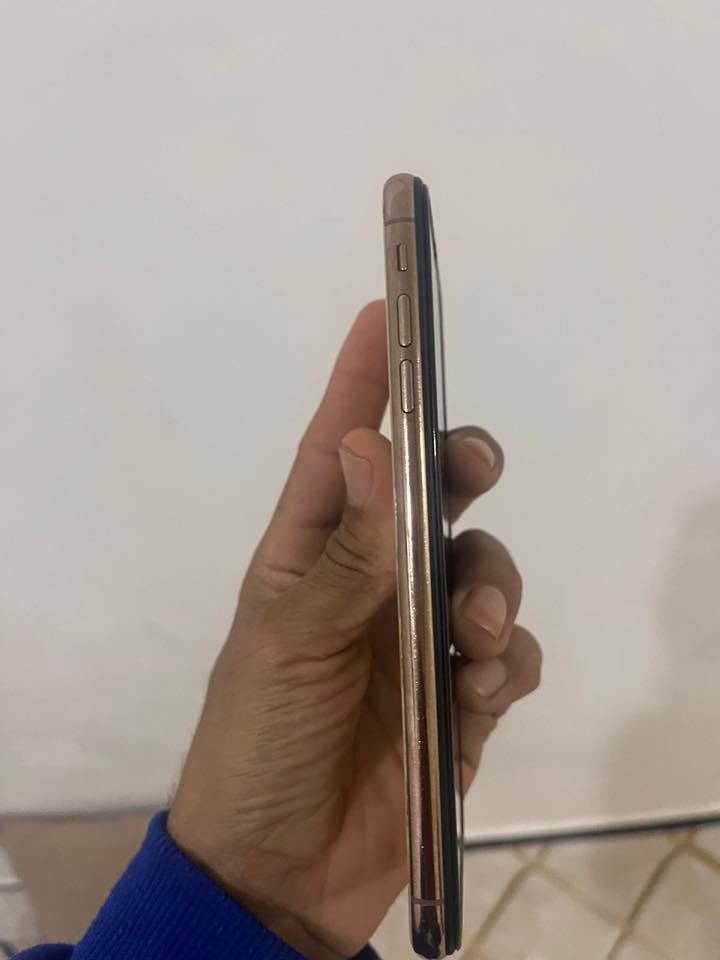السلام عليكم ايفون اكس اس ماكس 
ذاكره64
بطاريه79
مبدل شاشه اصليه شرط
وكلشي شغال بيه
السعر140وبيه مجال
واذا اكو مراوس مو مشكله 
مكاني ناصريه صالحيه

***********
