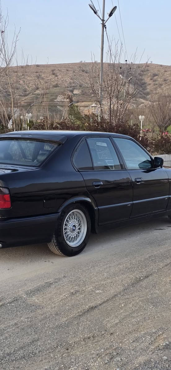 مۆدیل ۱۹۹۱
مواسەفات فولی بێسلایت گێرحادی
٤جام کارەبا
مەکینە 525بیلاد تاک دیجیتاڵ
یەک جەمپی پێشی هەیە بی ناوگرتن
پشت و پێش کەپس
لای سەکن دەحمی هەیە شانی گرتوە بێ شانسی
گێڕو ئەکسل بەشەرت
مەکینە دەنگی بێرنو بەگنی تیایە
سەرف وو بوخاری نیە
چوار ویلی سفڕی لەژێرە تایەکانی خاوێنە
سبوخ حامە بۆ جوانی
ڕەقەم هەولێر
سەنەوی نوێیە تا ۲۰۳۰
٤۰هەزار خڕامەی لەسەرە
کارەبایی بەشەرت
هەموو گیانی بەشەرت تەقەو ڕەقە
0776 182 71 41
واتس ئاپی لەسەرە
تکایە گەر مووشتەری نی سەرمان مەیەشێنە رانية, السليمانية
