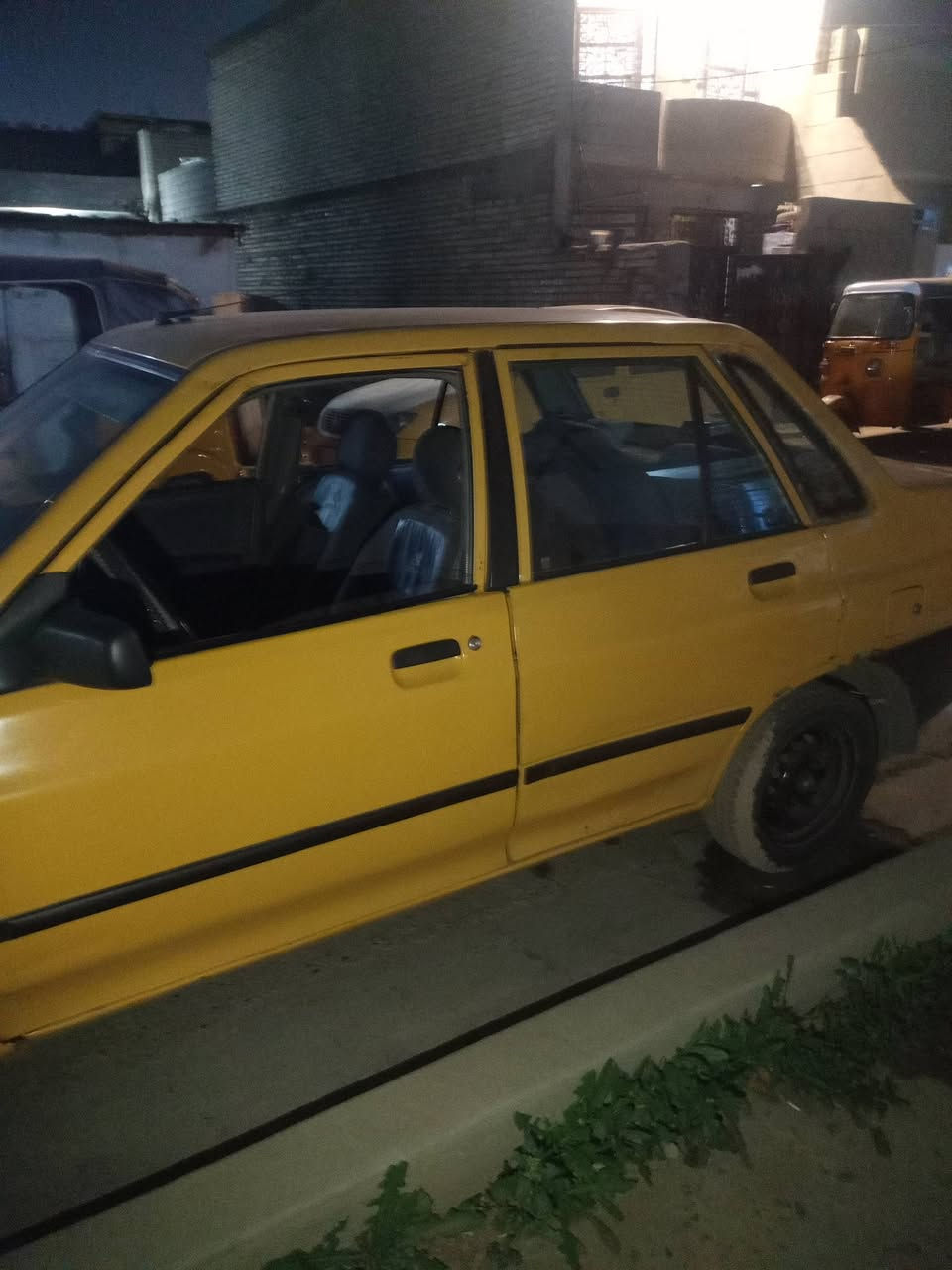 سلام عليكم سايبة 2013 سيارة خير من الله صدر جديد شادة مصفرة هيئة وغرامات تحويل مباشر كير ومحرك نضيفات لا تنقيص ولا تبخير سعر 22وبيهة مجال *********** مابي واتساب مكاني بغداد الزعفرانية
