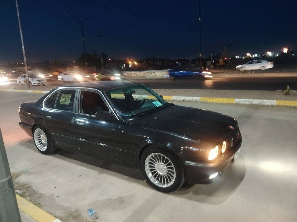 بدون ضربة كلين شرط الفحص BMW
موديل 1990
محدث بجم عريض  1990
رقم سليمانية تحويل وكالة 
 السنوية تسقط بشهر ال١٠ 
عليها غرامه ورقتين تنزل من السعر 
تبريد ❄ 
تدفئة 
 جامات كهربائية ٤
سنتر لوك 
كير ومحرك شرط 
بدون صرف ولابخار 
زينون شمسي 
اكسل حجم كبير تراي شرط ٢٠٠
 ورون ناصي 
ويل البينا 
كهربائيات شرط 
السعر55 $
الرقم 
***********
*********** كركوك, العراق
