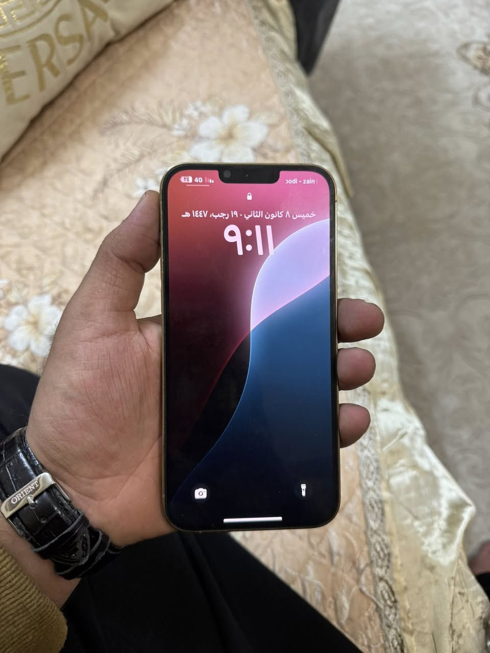 السلام عليكم 13 pro max ذاكرة 128
البطارية 75 جهاز أصّلي مامفتوح وتر بروف 
لون ذهبي النظافة 98% السعر 600 بي مجال بسيط 
العنوان بغداد الاتصال ***********
