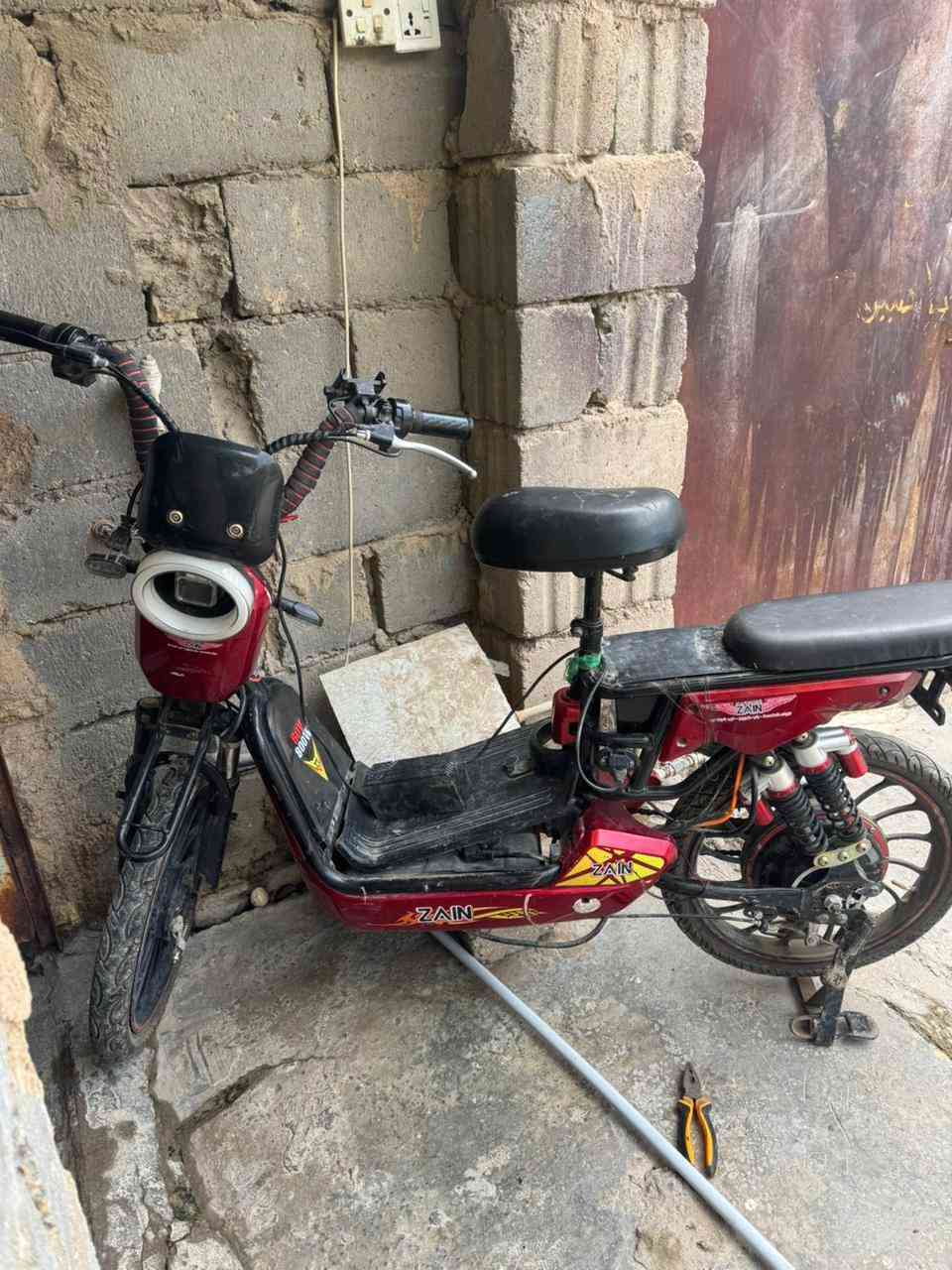 السلام عليكم خوان بايسكل شحن جان كلشي مابي بس تركته فتره ماتعال يشتغل حته بطاريته مال شحن موجوده ماعرف شنو المشكله بي سعره 60 الف مكاني بجزائر


**إذا كنت صاحب هذا الإعلان وتريد حذفه لأي سبب، رجاءا أرسل رسالة إلى الدعم الفني**