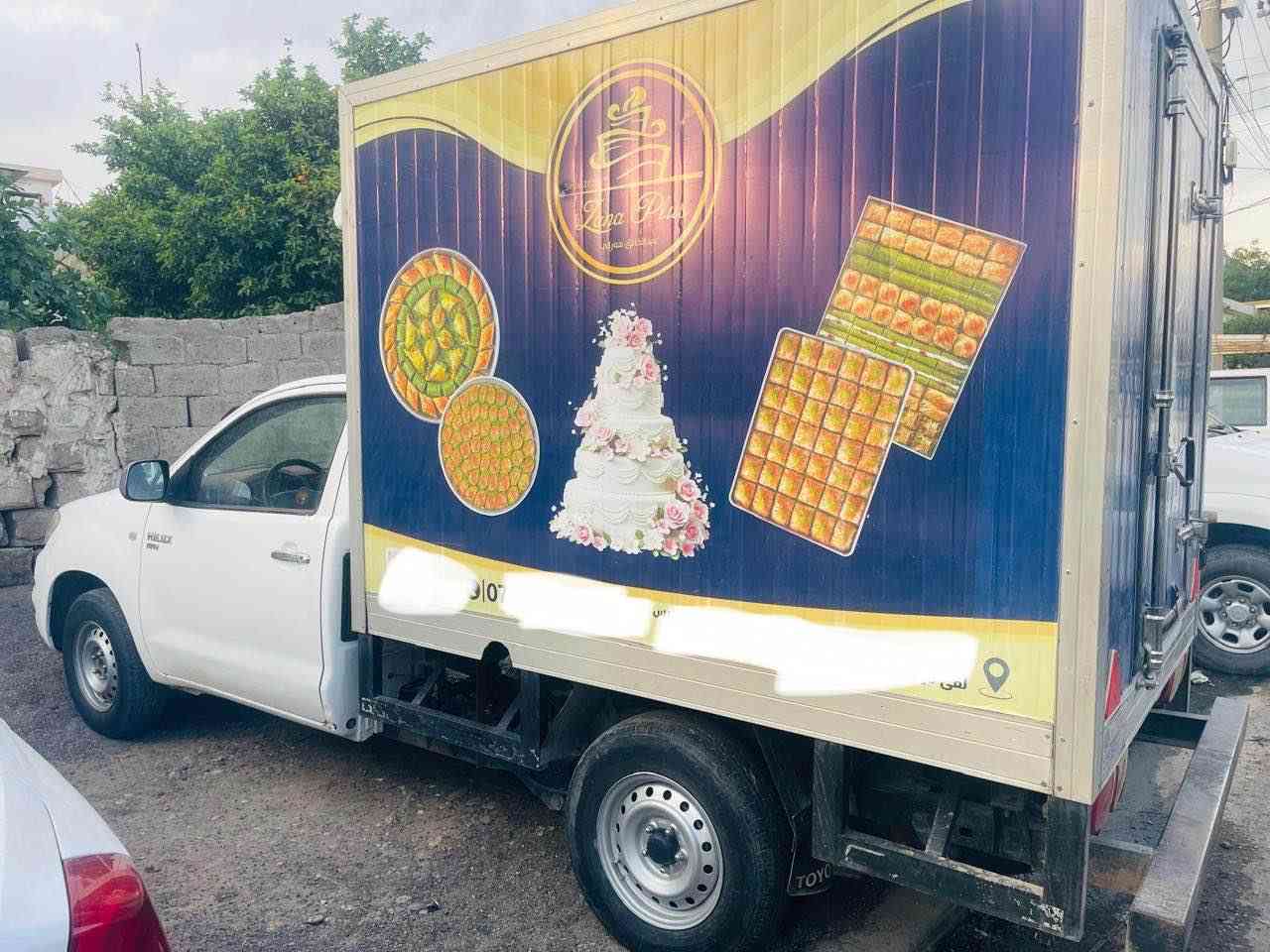 مەرزیە 2010بەراد بیلادی 
سەیارەکە هەموو شتەکی نوێیە بەناوی خومە
بەرادئیش دەکا و بەشەرتە
٣٠٠ هەزار رویشتیە و مەکینەی کرایتەوە
گیر و مەکینەی بەشەرتە
*********** أربيل, العراق
