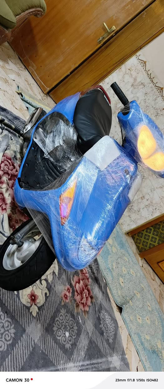 اعادة نشر بسبب الوعود الكاذبه 
فراشه نثيه للبيع مبدل بيها فقط بوشه وبستم ولفات 
مكينه ناعمه 
نكره سلف وهندر 
450وبيها مجال حك جيه فقط 
شراي  رمش واني خابرك عندي سيح
***********
