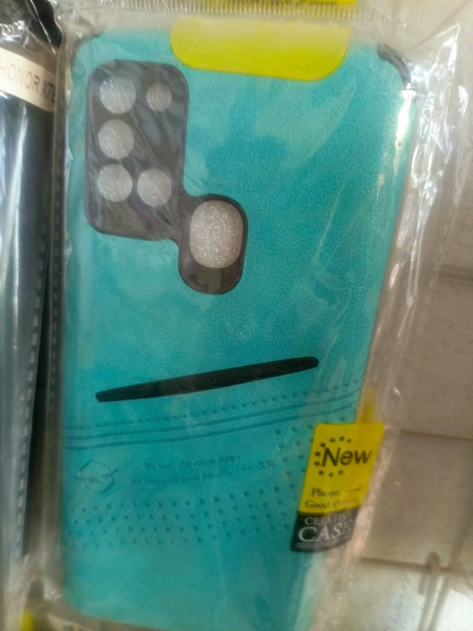 سلام عليكم عندي شلعه كفرات تقريبأ 1000كفر او ازيد واكثر من 80ايتم ايفون بيهن ما يقارب 300كفر او ازيد ابيع شلع على 200دينار اليريدهن يتصل او يراسل واتساب ***********
