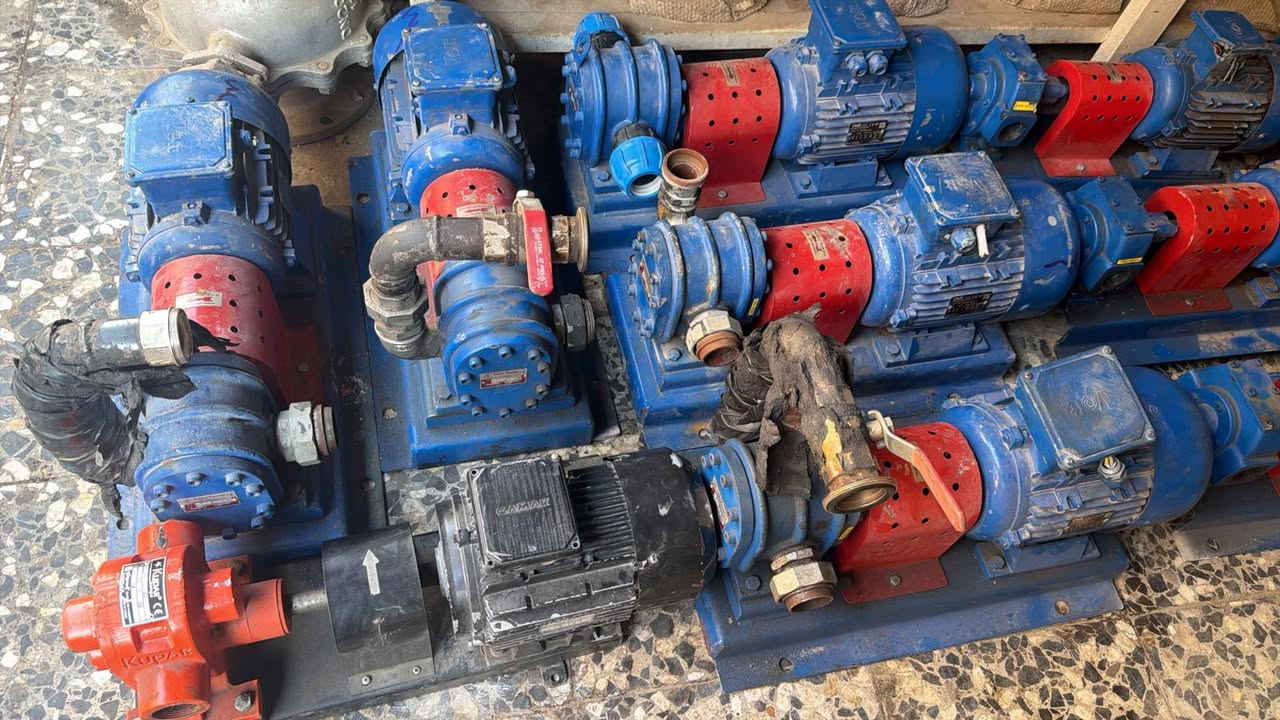 للبيع مضخات دشالي حرارية تشتغل مواد ثقيلة مثل الزفت الأسود والنفط الاسود والزيوت وغيرها صنع تركي من 2 حصان ألى 4 حصان عدد 18 السن مال المضخة انج ونص  ***********
