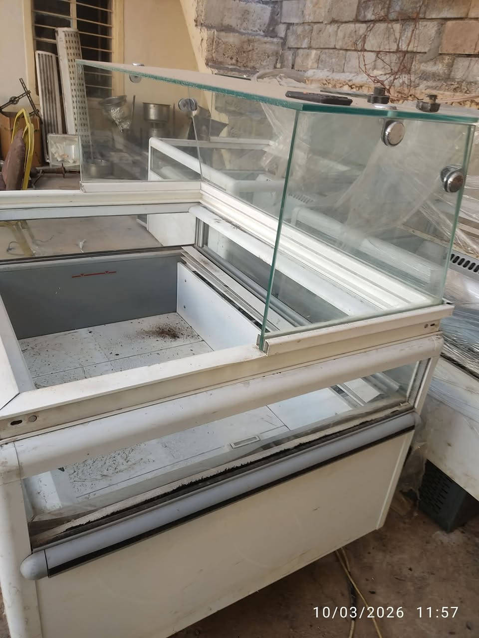 عارضات.   تجميد. وتبريد.  الطول ١٢٠ العرض ٩٠. شرط الشغل. ظمان شهر    العدد. ثلاث قطع.     السعر والتواصل.  مع. الرقم.   *********** العنوان موصل حي الجزائر
