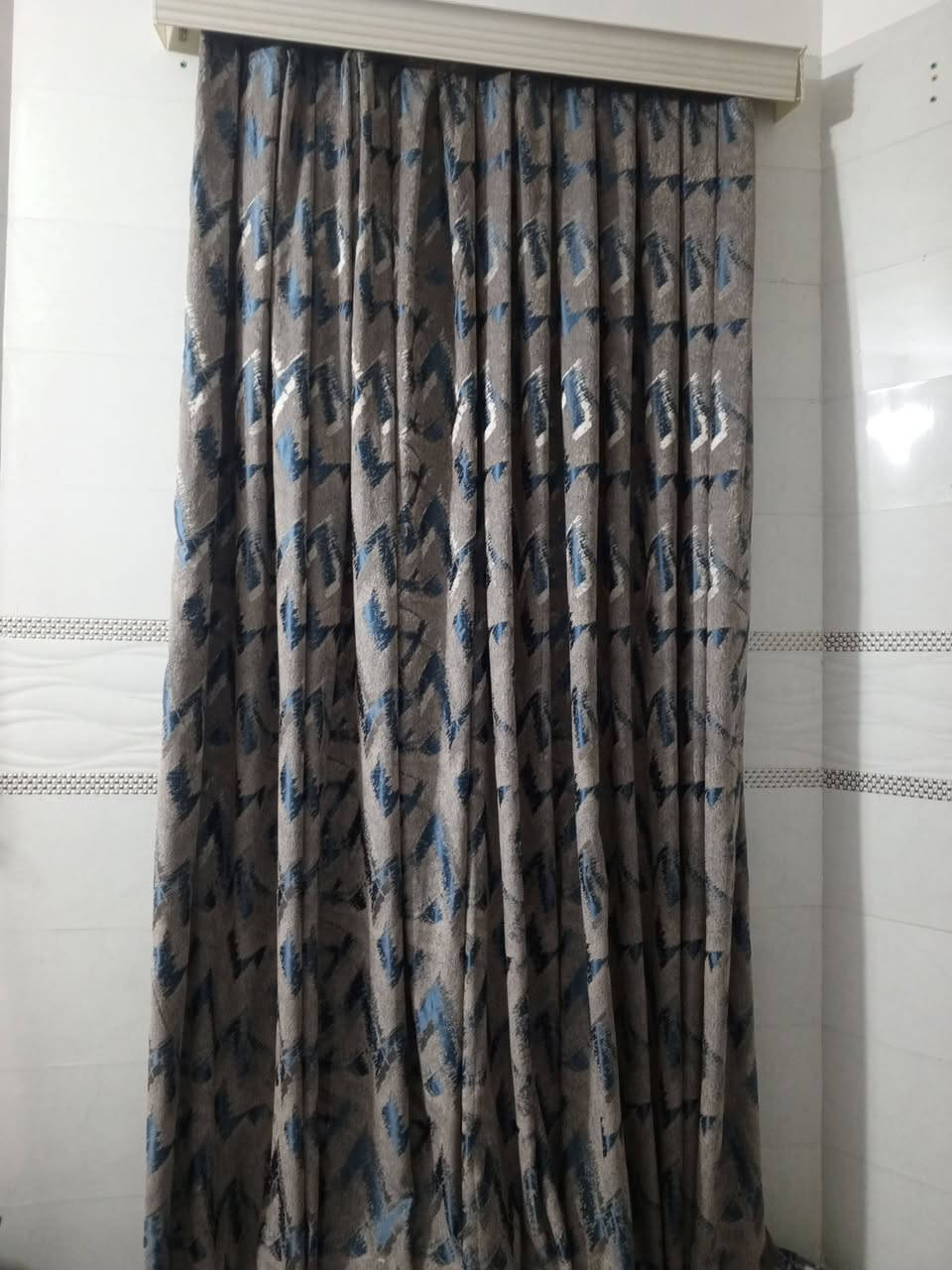 سلام عليكم للبيع تخم تسكام  نضيف مع البردات و المكان كربلاء اطوريجالسعر 250 قفل قفل🔒🔒 الرقم ***********
