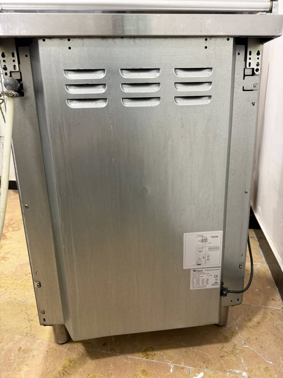 السلام عليكم 
طباخ للبيع نظيف ماركة ميلانو الإيطالي
قياس 60*60 +مروحة داخل الفرن +موقت
وصينية وسيباية عيون الطباخ كلهة شغالة مثل ماموضح بالصور
السعر 150 ألف
ملاحظة سعره الجديد بالسوك من450 إلى 500 ألف
العنوان بغداد الصليخ
للاستفسار واتس اب 
***********
