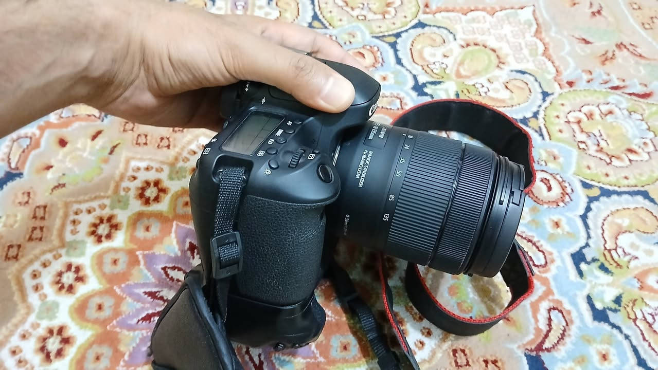 كانون 80D للبيع النضافة واضحة من الصور 
السعر 800 الف مكاني بصرة السعر غير قابل للتفاوض 🌹


**إذا كنت صاحب هذا الإعلان وتريد حذفه لأي سبب، رجاءا أرسل رسالة إلى الدعم الفني**