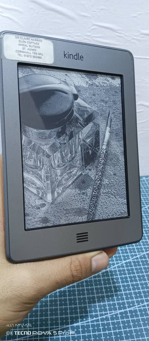 هذا الجهاز هو جهاز قراءة الكتب
الإلكترونية أمازون كيندل تاتش 
(Amazon Kindle Touch)، 
وتحديداً من الجيل الرابع
 (الطراز D01200). 
35 الف مع التوصيل


**إذا كنت صاحب هذا الإعلان وتريد حذفه لأي سبب، رجاءا أرسل رسالة إلى الدعم الفني**