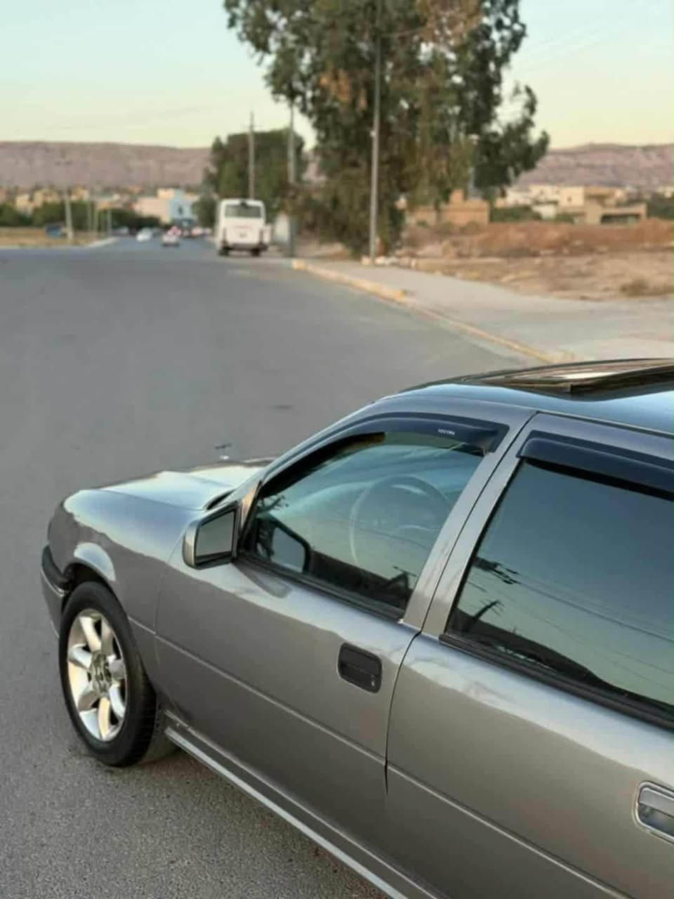 فيكترا موديل ١٩٩١  مه كينه ٢٠  ره قه م هه ولير سه نه وي  تازا به سه ر جوه سيار زور جوان فول فول به س گير عادي ئاوينه كاربايه ١ وه رقه خرامه له سه ر  به ناو كرديني به شه رت *********** سحري ٣٧ وه وقه كه م ماجال Singapore
