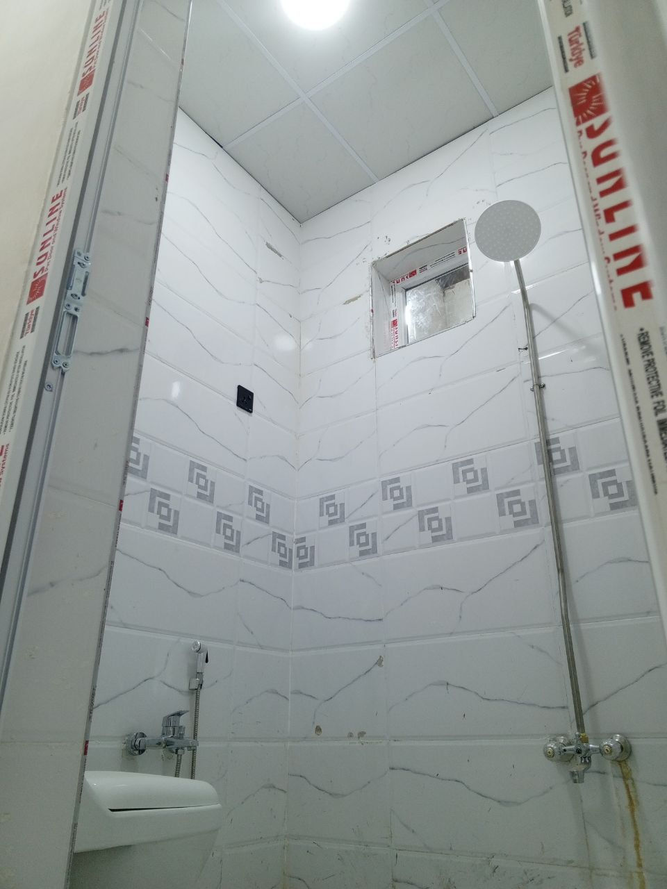 #دار_للبيع (رقم) 100 متر 
▪️موقع (16 اب مقابل القادسية الثانية) فقط عبور الشارع مقابل  مدرسة اجنادين في القادسية 
▪️شارع خدمي تبليط 
▪️بناء حديث 2025 صفر نظام دكتات 
▪️مؤجر حاليا الوراد الشهري 225 الف 
▪️يتكون من استقبال خطار و غرفة نوم و هول و مطبخ حار و بارد و صحيات داخل و خارج 
▪️خدمات فول (ماء + مدارس + علوة مخضر + موقف كوسترات )

#سعر_مناسب_جداً 
#التواصل (مع صاحب الدار)
 *********** واتساب  متوفر
