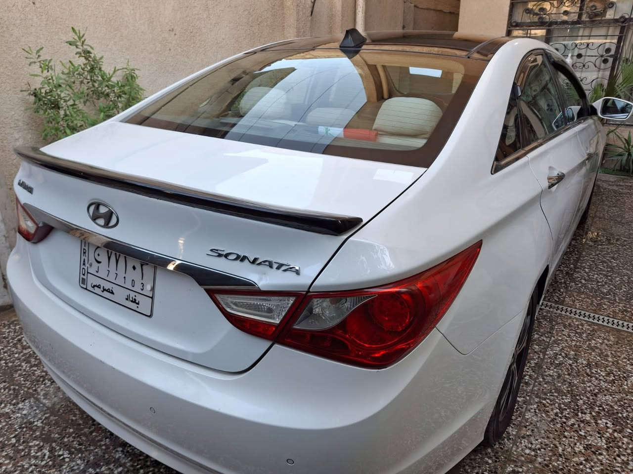 بغداد - شهداء البياع
سوناتا موديل 2011 خليجي مكفولة من الضربة و الصبغ بيها اماكن بارد فقط 

السيارة فول مواصفات بانوراما و بصمة و كشنات كهرباء
مكينه 2400 دوش 

مكانها بغداد / شهداء البياع

السعر / 118 ورقة و بيها مجال

***********
