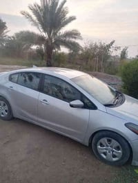 للبيع فورتي 2017   كير ومحرك مكفول تتفه وتبريد تايرات جديد ضرر بس بنيد...