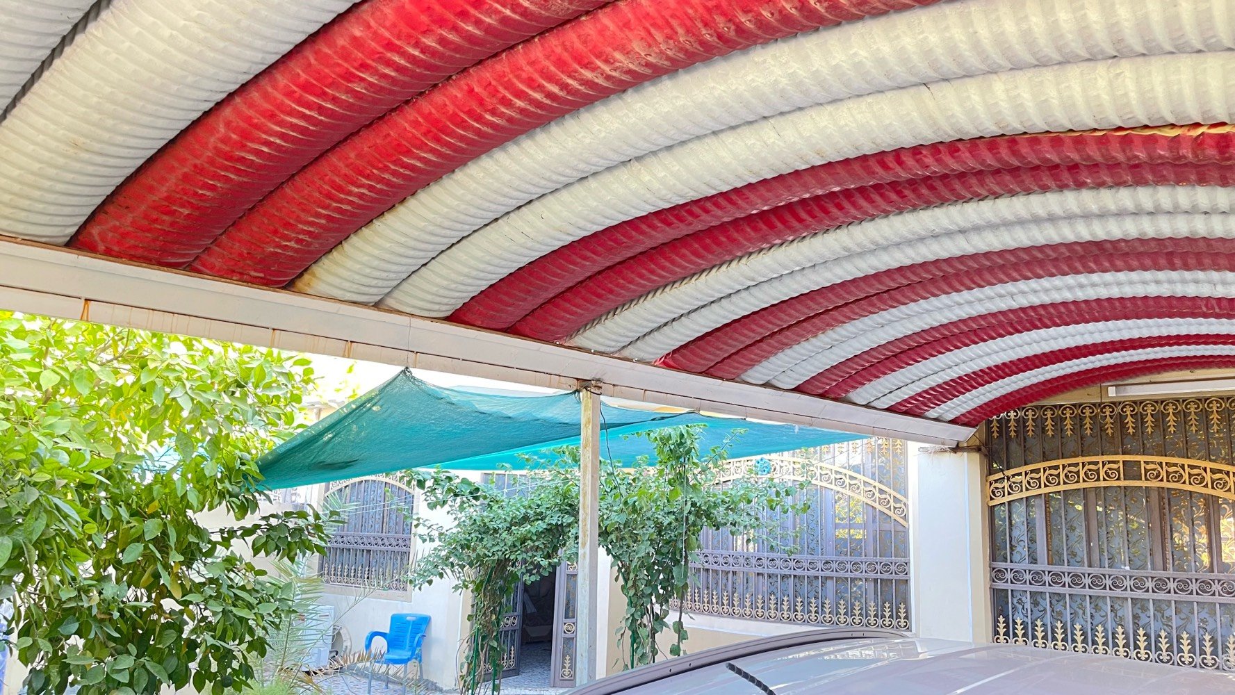 دار للبيع فقط
مساحة 327متر   سند 25 ب اسمي يحتوي البيت ع غرفتين نووم  والاستقبال  وهول ومطبخ مجمع صحيات داخلي وخارجي ومخزن طابق ثاني البيت صب كونكريت  بناء حديث سنة 2020 طابوق  وتتوفر جميع الخدمات والشارع 8متر   مكان حلة منطقة الرشدية  السادة الزوامل يبعد عن شارع العام ب 400متر  ل  الاستفسار ***********