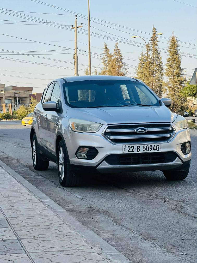 Ford escape 2017
نیو سندوق بۆیاغە 
دوو دەرگای کلێرە
93 هەزار مایل ڕۆیشتیە
گێرو مەکینە بەشەرت
سەنەوی بەسەرچوە
چەند دنکە تەزرەکی زۆر وردی هەیە بەس لەسەقف 
نرخی 96 کەمێک مجال
*********** مرغصور, أربيل
