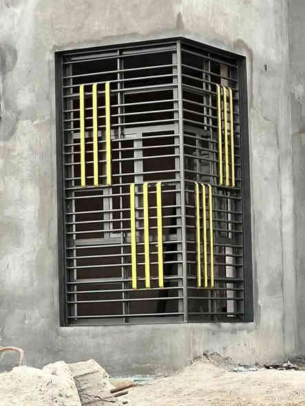 ورشه حداده بلال  بالاعمال الحداده تشمل جميع اصناف الحداده ومنها الابواب والشبابيك والسقايف الحديثه والقديمه ومنها كيا سبان  واضافه الى العمل منها الساندويتش البنل والكرفانات تشمل جميع الاعمال الحره  باداره بلال الحداد 
***********
0780440984
