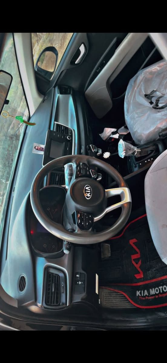 السلام عليكم كية ريو مديل 2019 كير مكينة مكفول مكينة 1600 جيدي  سيارة مناقصها شي مواصفاتها معروفة السيارة بسمي رقمها دهوك حادثها صندوك فقط موجودة صور الحادث وهاي الطخه الي بل باب مثل مموضح بصورة 

مكاني بغداد حي اور السعر 108
***********
