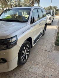 لاندكروزر • ٢٠١٩ • ٨ سلندر