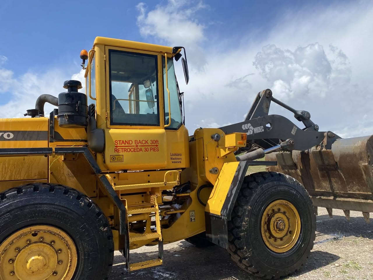 شؤفار ڤالڤؤ بؤ فرؤشتن للبيع حجم D90 موديل 2001
رقمو سناويه زؤر خوينه همو گيني بشرته 
رقم تليفون ***********8
