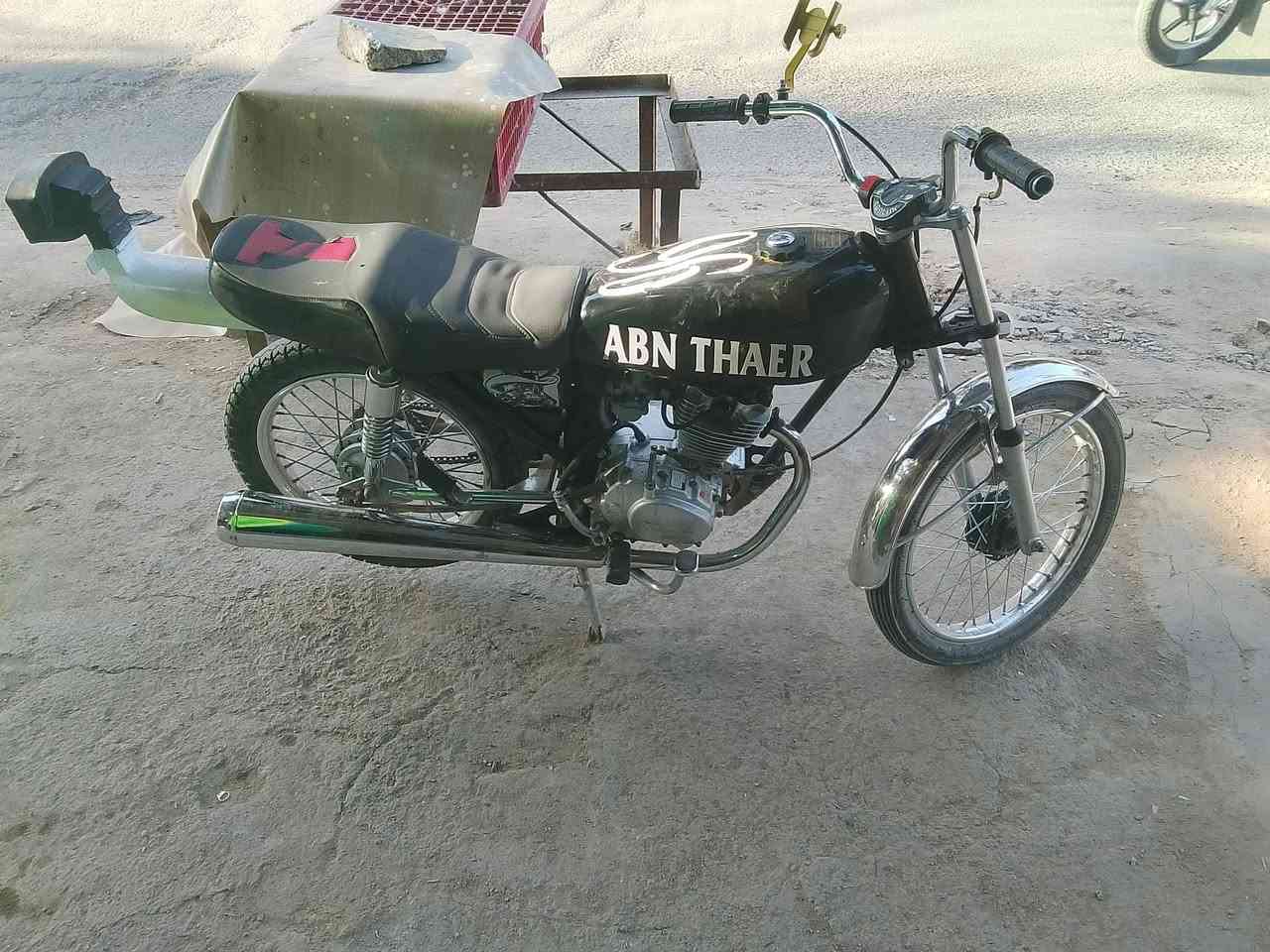 السلام عليكم ورحمة الله وبركاتة
من رخصة الادمن 
عندي دراجه نامه 
شاصي ارشه والباقي نامه سي جي 
اوراقهه اصولي 
السعر 850 و بي مجال للشراي
للاستفسار 
***********
