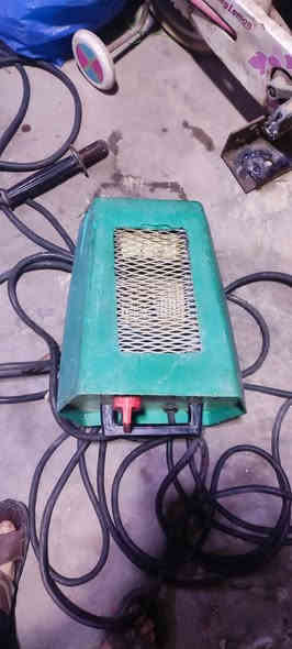 سلام عليكم شباب وشياب الكروب المحترمين عندي مكينه لحيم نوع بلغاري انتاج الثمانينات قطعه نظيفه وبلاديه تشتغل سنكل فيز مكاني بغداد وهذا رقمي للتواصل ***********
