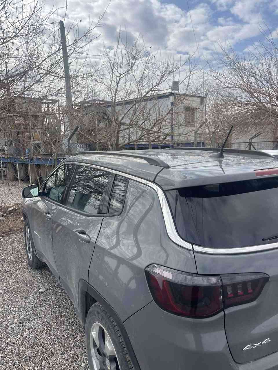 جێب کۆمپاست 2019 بەس بۆنیتی بۆیاخە گۆڕاوە ناوی نەگرتوە فول مواسەفاتە بەس پاڕۆنما نیە دەنا کوشن هیتەر 
تەبرید مەرکەزی 
شاشە گەورە 
سوکا فۆلیۆم 
سەنەوی ماوەتی نیزیک ساڵێک بەسەر چێت 
سەیارەکە جایزە 
3520هەزار غرامەی لەسەرە بۆت دەگێڕمەوە  
شوێ کۆیە 
***********
***********
گۆڕینەوەش دەکەم بە پیکاب نیسان كويسينجاك, أربيل
