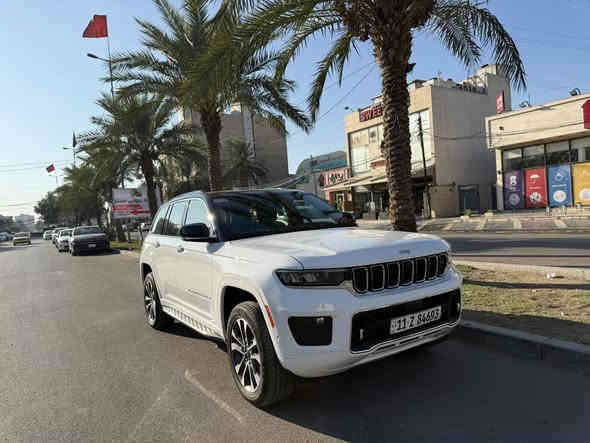 .
الموديل: 2024 (خليجي)
العداد: 10 الف كيلو متر

المحرك: 3.6 لتر 6 أسطوانات (V6) 
القوة الحصانية: 293
عزم الدوران (نيوتن-م): 352
ناقل الحركة: اوتوماتيك 8 سرعات 

الضمان 3 سنوات أو 60،000 كم (ايهما أولاً)

المواصفات:
*نظام دفع رباعي 4X4متطور
*نظام التعليق الهوائي (جكات)
*فتحة سقف بانوراما 
*الصندوق كهربائي بخاصية الفتح باستشعار القدم او البصمة
*ويل المنيوم قياس 20 انج
*شاشة التحكم الرئيسية لمس بنظام Uconnect 5 بقياس 10.1 انج مع نظام ملاحة
*شاشة القيادة الرقمية بقياس 10.25 انج
*شاشة عرض لوحة القيادة على الزجاج الأمامي (داتا شو)
*رادار تفاعلي مع خاصية التوقف والانطلاق
*تحذير النقطة العمياء
*تحذير الخروج عن المسار
*نظام المحافظة على البقاء فى المسار
*نظام التعرف على اشارات المرور
*خاصية المساعدة على التوجية فى التقاطعات لتفادى الحوادث
*حساسات امامية وخلفية
*كاميرات 360 للرؤية المحيطية
*كاميرا رؤيا ليليه
*المرآة الداخلية مزودة بشاشة لعرض الكاميرا الخلفية
*نظام مانع تصادم خلفى
*نظام القيادة شبه الذاتية
*مقصورة الركاب من الجلد الفاخر
*المقاعد الامامية مبردة ومدفأة
*المقاعد الخلفية مدفأة
*المقاعد الامامية مساج 
*مقاعدة امامية كهربائية 
*مقاعد امامية ذاكرة 
*نظام ابل كار بلاى و اندرويد اوتو لاسلكي
*نظام صوتي فاخر 9 سماعات من ALPINE
*دخول ذكي (بصمة)
*نظام التشغيل عن بُعد
*مرايا خارجية قابلة للطي كهربائيًا مدفئة
*مصابيح أمامية أوتوماتيكية مع مصابيح نهارية وكشافات ضباب LED 
*نظام التحكم التلقائي في الضوء العالى
*دواسات جانبية
*ماسحات زجاج أمامي حساسة للمطر
*شاحن هاتف لاسلكي
*انماط قيادة متعددة رياضية وللطرق الوعرة
*وسائد امان هوائية أمامية/جانبية/ خلفية.
مكان بغداد السيدية
للاستفسار ***********
