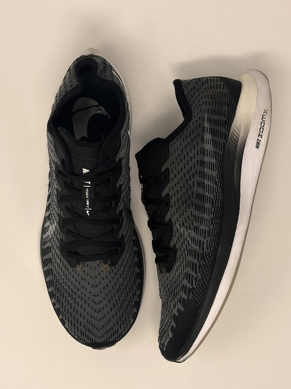 Nike zoom X باله  مستعمل 
باله فيتنامي غير مستعمل قياس 42(26.5cm)، وزن خفيف وفوم مريح استعمال يومي او جري، السعر 20الف دينار توصيل موجودً


**إذا كنت صاحب هذا الإعلان وتريد حذفه لأي سبب، رجاءا أرسل رسالة إلى الدعم الفني**