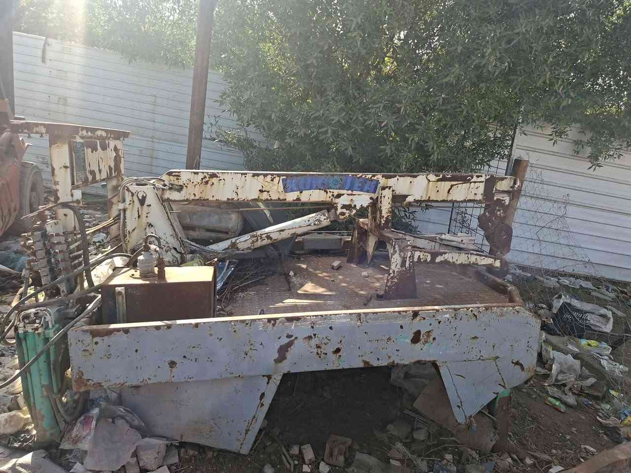 سلام عليكم كرين جمسي شغال سلايت  حبل السعر ١٧٠٠ مليون وسبعميه ***********
