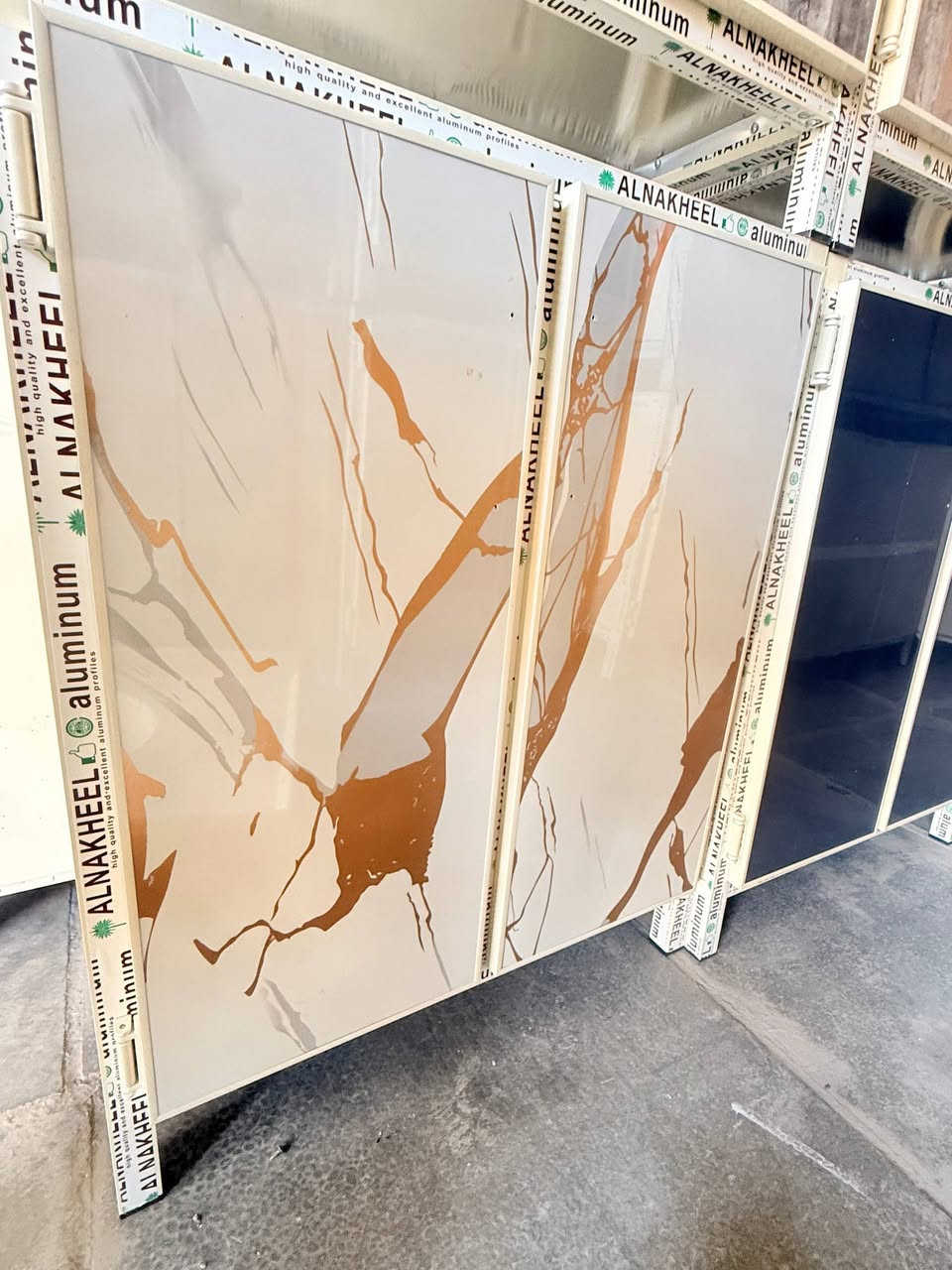 ✨ تريد ترتيب وفخامة بمدخل بيتك؟ ✨
جزامة الألمنيوم بلكامل تسكام
✔️ بوري صيني ألمنيوم عالي الجودة
✔️ رفوف الالمنيوم 
 ✔️ظهر الجزامة الالمنيوم 
✔️ 4 خانات

📏 القياسات:
ارتفاع متر / عرض 80 سم / عمق 30 سم

💰 السعر المفاجأة: 90 ألف 
🚚 توصيل سريع:
بغداد ومحافظات مجاني 
الحجز خاص


**إذا كنت صاحب هذا الإعلان وتريد حذفه لأي سبب، رجاءا أرسل رسالة إلى الدعم الفني**