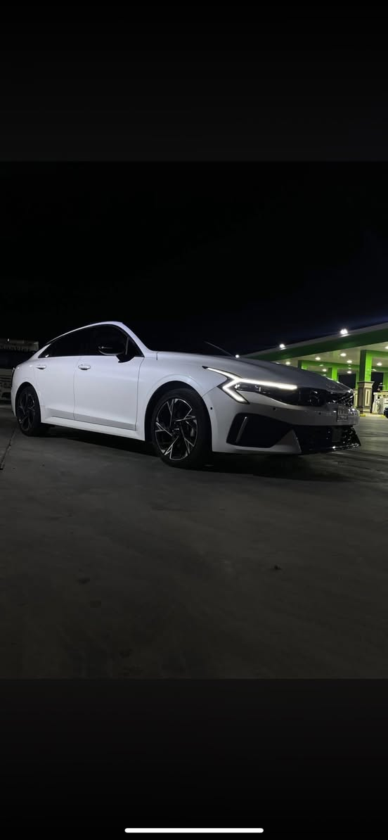 كيا k5 موديل 2025 السياره ما ماشيه ألف مايل يعني زيرو زيرو عله وضع الشركه حته لازكات الشركه بيه السيار كارتون السيار رقم بصره معوقين المعوق يحضرلك ويسويلك وكاله السياره مكينه   2500cc السياره حادث بنيد مبدل اصلي تفصيخ نفس لون بدون صبغ  شرط اصلي تفصيخ  شواصي كفاله كفاله السياره مكفوله عدا البنيد
🔴 مواصفات بصمه بصمة ابواب
بانوراما
داخل احمر
كشنات لون احمر
لايت عدستين LED يجي فقط بل فول 
لايت خلفي LED 
كأمره دواره HD
جنطه ذكيه
ويل كروم
حساس اطارات
حساس اطارات رقمي
جي بي إس
تشغيل عن بعد
اريل نفكيشن بالون الأسود اللامع
شاشه متصل مع كار بلي بلاد
تبريد لمس
كشن كهرباء
حساسات إماميه خلفيه
تحكمات ستيرن
مثبت سرعه
درايف مود سبورت / سمارت / ايكو / ماي درايف
⁉️السيارت حته دوائر مال غسل مابيه جديده كلش بعده بريحه الشركه السعر 210 وبيه مجال بسيط 
لون السياره ابيض صدفي
الرقم :: *********** 
***********
