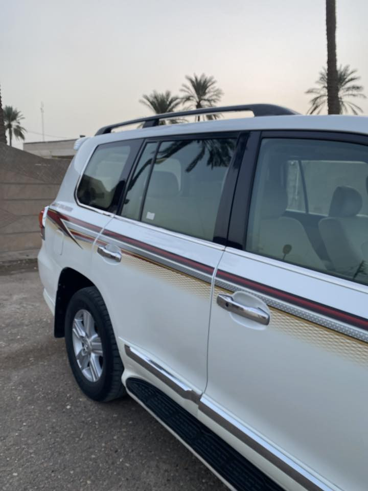 تحية طيبة :: لاندكروز GXR 
موديل 2010 
مكفوله كفاله عامه  
رقم بغداد دولي جديد بأسمي 
تحويل ثاني يوم 
محرك كير كفاله عامه شرط مامفتوح 
سياره كلش نظيفه كلشي على البلاد عدا الدعامية الأمامية محدثه 2015
سياره ماشيه(200)

الاتصال 
***********
***********
