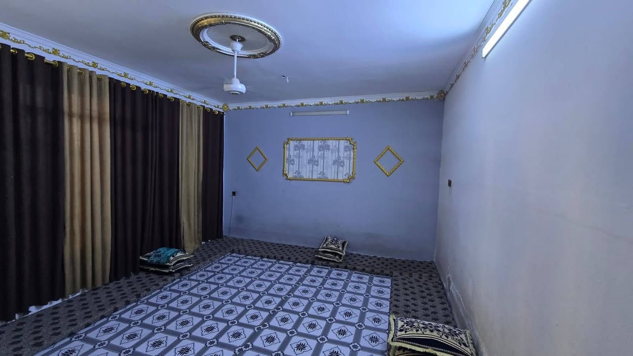 بيت للبيع  طابو صرف في الفلوجه حي جبيل قرب جامع حسين شلش شارع 10 بناء بلوك مساحه ٢٥٠ يحتوي على ٢غرف نوم وصاله ومطبخ ستقبال صحيات داخلية و خارجية السعر ٨٥ مليون وبي مجال بسيط للاستفسار مراجعة مكتب القمه للعقار او الاتصال على الأرقام التاليه *********** ***********
