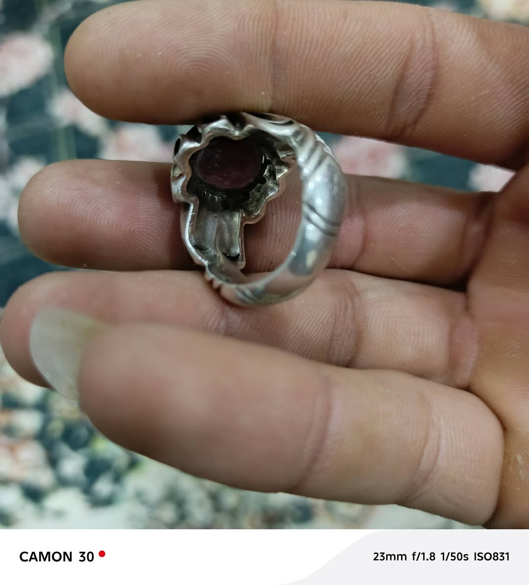 سلام عليكم ياقوت فريقي صياغة ثقيله يدوية مكاني بغداد ام الكبر والغزلان سعر ٨٠بيهه مجال ***********
