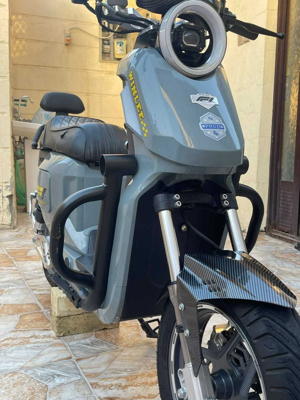 السلام عليكم دراجه شحن f1
حجم الكبير 
للبيع ملف 2500 
6 بطاريات حجم 32 انبير جديدات 
دراجه كلش جديده موديل 2025
المكان واسط الصويره 
مليون و 50 وبيها مجال 

       ***********
