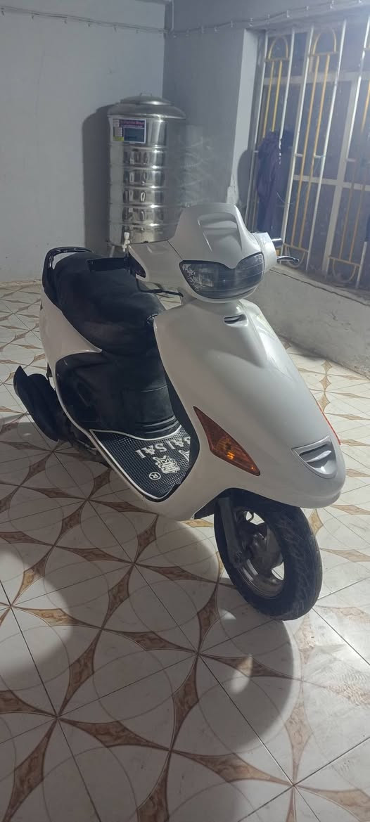 السلام عليكم
فراشة فحل جاهزة مكينة حلوة وناعمة 
كهربائيات شغالة سلف هندر هورن لايت كلها شغالة تايرات نظاف دبلات حلوة 
سعرها ٣٠٠  مكاني أبو صخير 
***********
