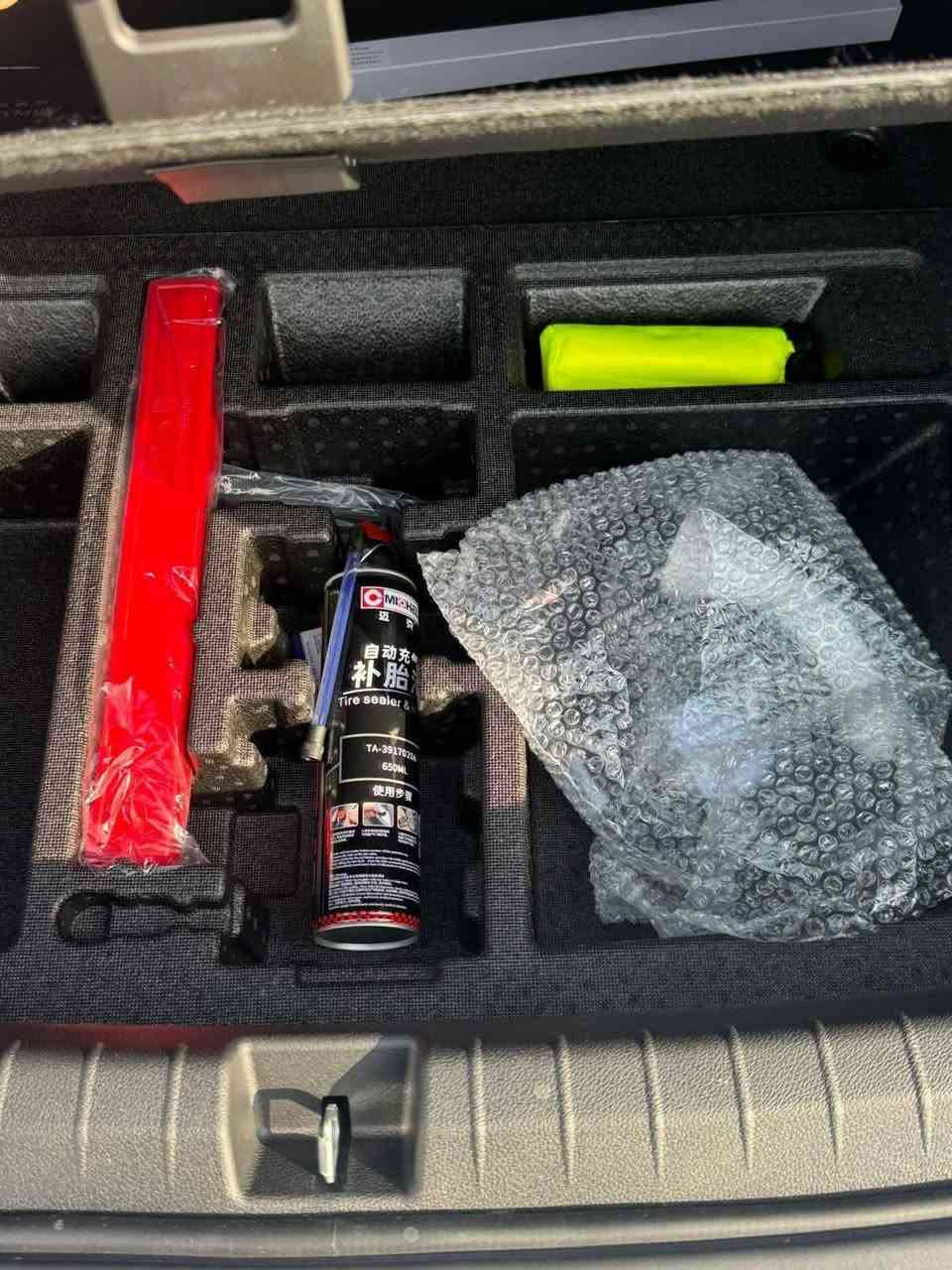 1-بي واي دي گن بلاص زيرو مرقم بغداد كامل

2- موديل 2025

3-لون ابيض والداخل ابيض مرغوب

4-كل اغراضها كاملة من البصمة مع كرت التشغيل الشاحنة والفوم والمثلث 

5-العنوان بغداد للإستفسار ***********
