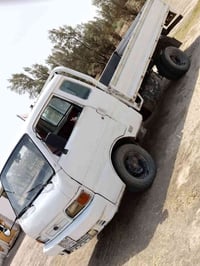 كيا حمل براد موديل ٩٦ رقم بغداد مجدده ٢٨ شاصي مكفول رقم شاصي واضح 0774...